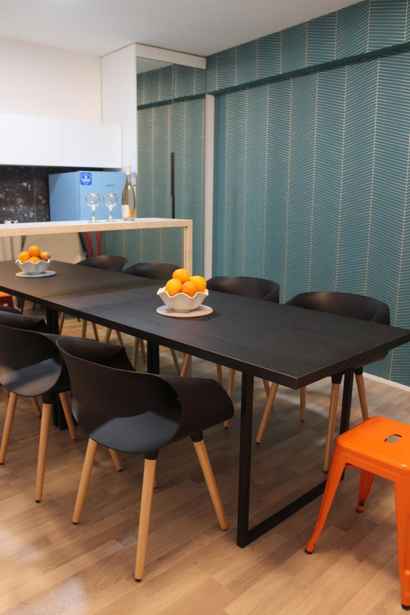 Apartament Race For Space
